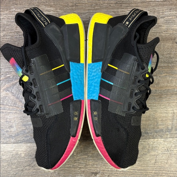 Adidas NMD_R1 Tokyo Edition – Size 10.5 – Black/Multicolor
FY1251